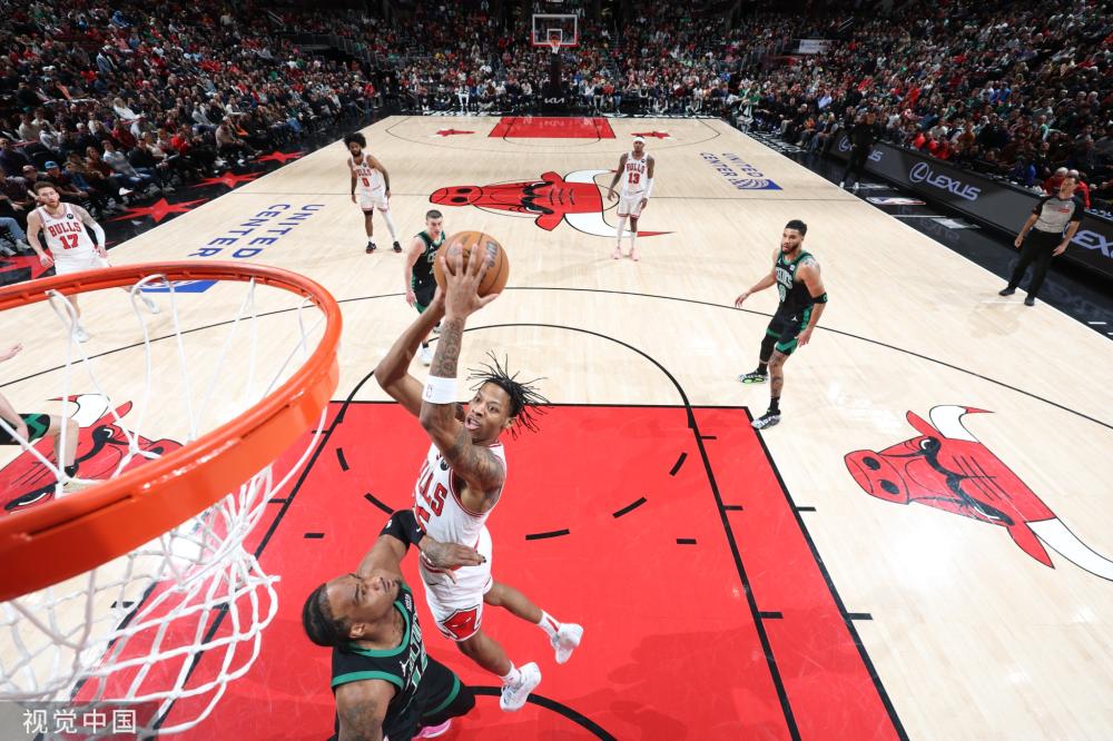 巴图姆踩线发球！卢：对手贴身防祖巴茨 我们也没有及时回去接应（巴图姆界外球踩线酿错，泰伦-卢：对手紧贴祖巴茨，我们回接太慢）