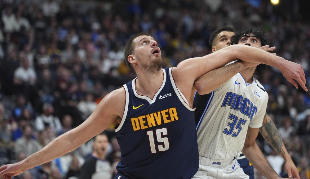 巴图姆踩线发球！卢：对手贴身防祖巴茨 我们也没有及时回去接应（巴图姆界外球踩线酿错，泰伦-卢：对手紧贴祖巴茨，我们回接太慢）