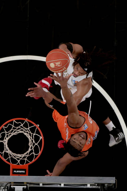 塞内加尔足协官方：科莫攻击手迪奥恩因伤无缘参加非洲杯（塞内加尔足协宣布：科莫前锋迪奥恩因伤缺席非洲杯）