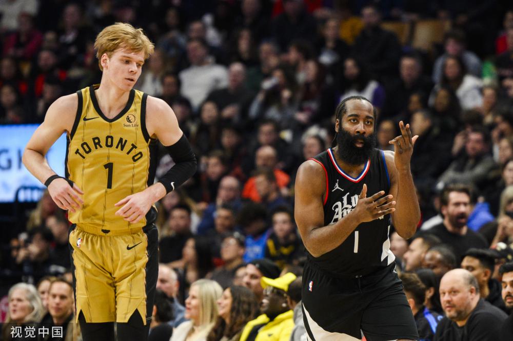 周懿娴，一位在篮球场上闪耀的女运动员，她用汗水和毅力书写了中国篮球史上的辉煌篇章。（周懿娴：以汗水与坚毅书写中国篮球的辉煌）